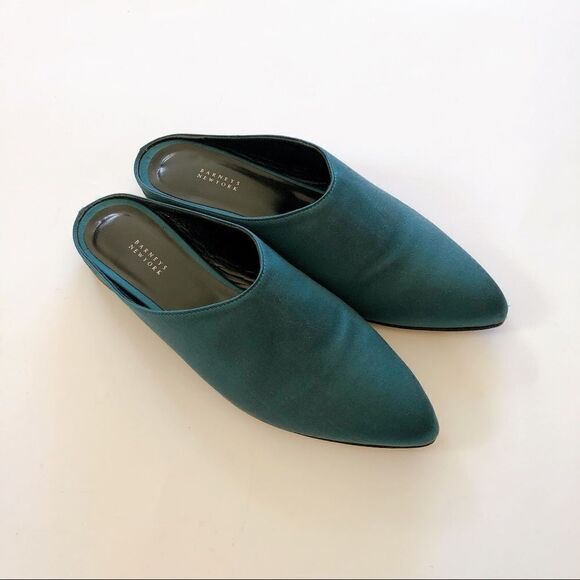 Barney’s New York // Beautiful Green Mules // size 38 - Picture 5 of 6
